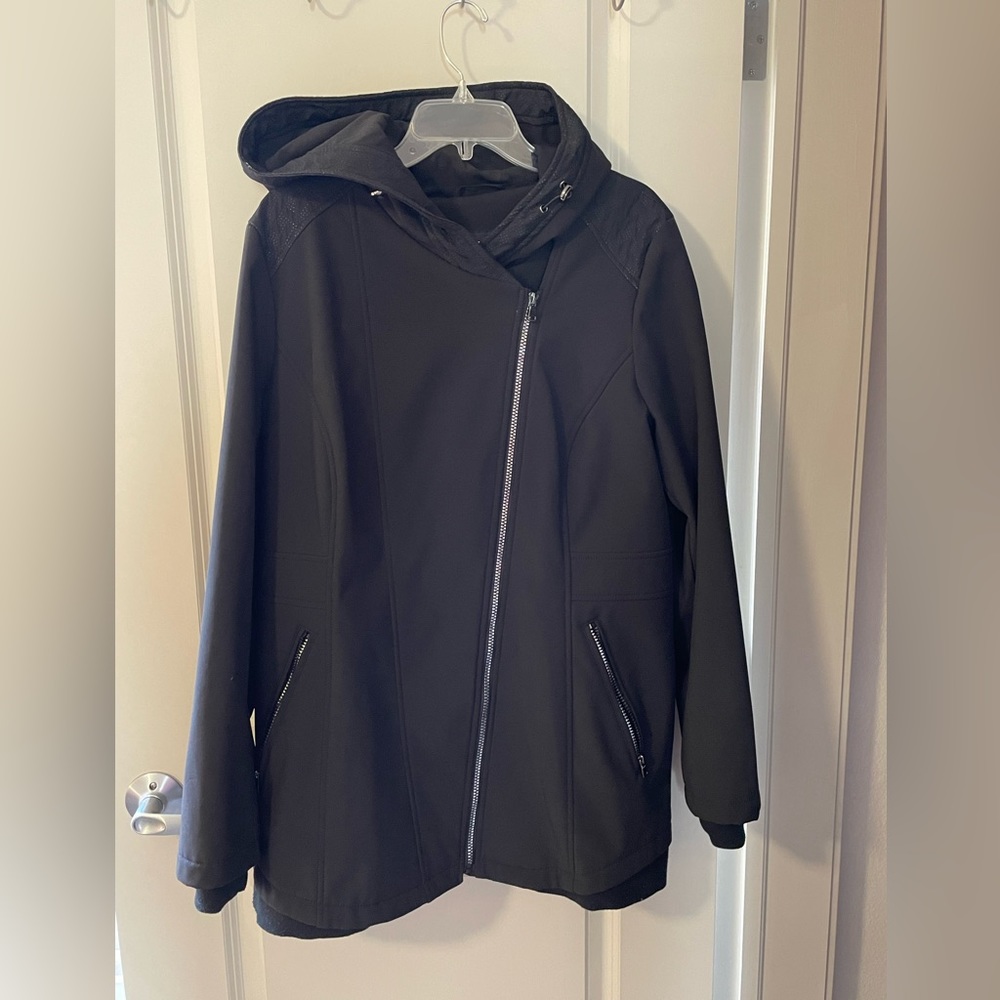 Liz Claiborne Womens Water Resistant Medium Weight Jacket.